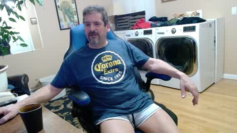 Snapshot of islandguy70 chatting on 01-10-25, 10:17 Jim online show from 01-10-25, 10:17