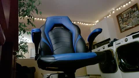 Snapshot of islandguy70 chatting on 01-23-25, 09:39 Jim online show from 01-23-25, 09:39