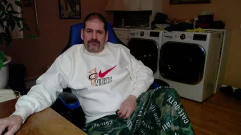 Snapshot of islandguy70 chatting on 02-06-25, 07:02 Jim online show from 02-06-25, 07:02