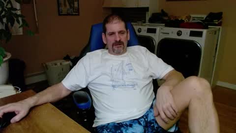 Snapshot of islandguy70 chatting on 02-08-25, 12:06 Jim online show from 02-08-25, 12:06