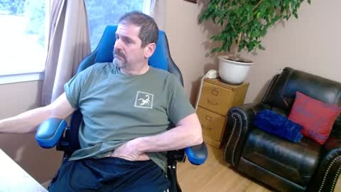 Snapshot of islandguy70 chatting on 02-15-25, 11:50 Jim online show from 02-15-25, 11:50