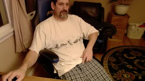 Snapshot of islandguy70 chatting on 02-26-25, 10:04 Jim online show from 02-26-25, 10:04