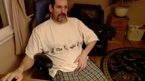 Snapshot of islandguy70 chatting on 02-27-25, 09:43 Jim online show from 02-27-25, 09:43