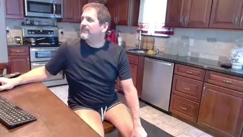 Snapshot of islandguy70 chatting on 09-08-25, 09:58 Jim online show from 09-08-25, 09:58