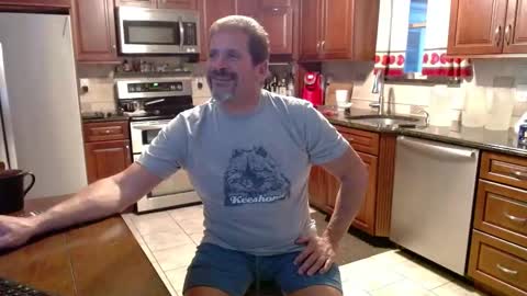 Snapshot of islandguy70 chatting on 09-19-25, 10:54 Jim online show from 09-19-25, 10:54