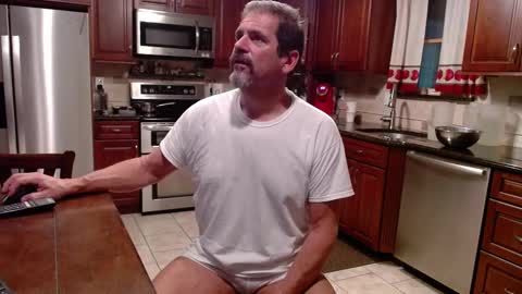 Snapshot of islandguy70 chatting on 09-25-25, 09:24 Jim online show from 09-25-25, 09:24