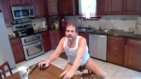 Snapshot of islandguy70 chatting on 09-30-25, 09:31 Jim online show from 09-30-25, 09:31