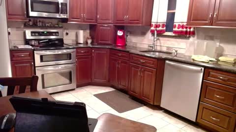 Snapshot of islandguy70 chatting on 10-08-25, 10:40 Jim online show from 10-08-25, 10:40