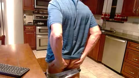 Snapshot of islandguy70 chatting on 10-20-25, 10:43 Jim online show from 10-20-25, 10:43