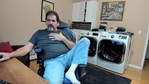 Snapshot of islandguy70 chatting on 10-29-25, 09:16 Jim online show from 10-29-25, 09:16