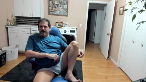 Snapshot of islandguy70 chatting on 11-03-25, 12:13 Jim online show from 11-03-25, 12:13