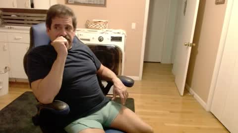 Snapshot of islandguy70 chatting on 11-08-25, 05:18 Jim online show from 11-08-25, 05:18