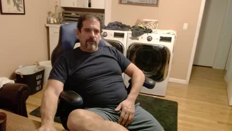 Snapshot of islandguy70 chatting on 11-09-25, 04:00 Jim online show from 11-09-25, 04:00