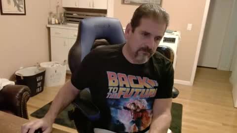 Snapshot of islandguy70 chatting on 11-09-25, 09:35 Jim online show from 11-09-25, 09:35