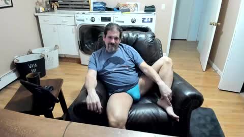 Snapshot of islandguy70 chatting on 11-23-25, 11:37 Jim online show from 11-23-25, 11:37