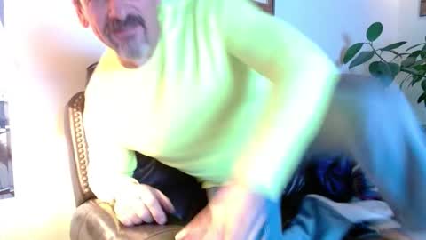 Snapshot of islandguy70 chatting on 11-24-25, 10:53 Jim online show from 11-24-25, 10:53