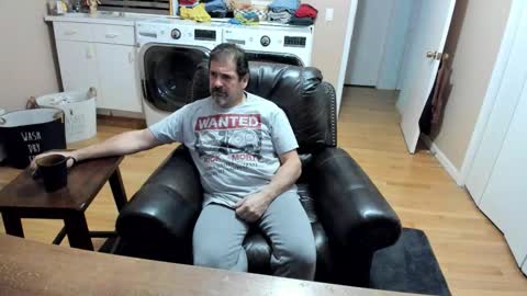 Snapshot of islandguy70 chatting on 12-01-25, 06:40 Jim online show from 12-01-25, 06:40