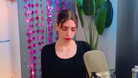 Emilia online show from 02-20-26, 08:16