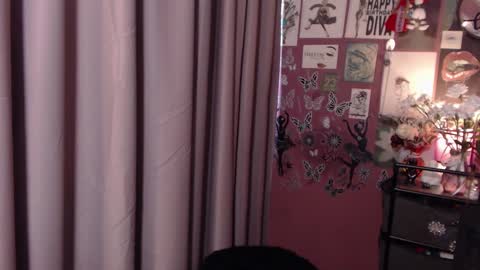 Snapshot of israakarmaa chatting on 03-12-25, 07:46 Rebecca online show from 03-12-25, 07:46