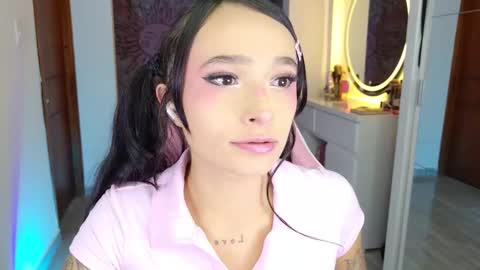 Snapshot of issa_garcia chatting on 02-18-26, 10:28 I S S A B E L A Igissaa ax Xlittleissa online show from 02-18-26, 10:28