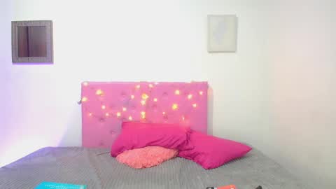 issa_kitty online show from 02-05-25, 06:26