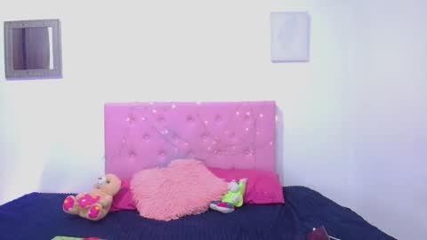 issa_kitty online show from 02-19-25, 01:29