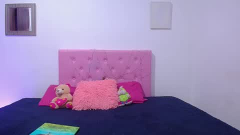 issa_kitty online show from 03-04-25, 10:05