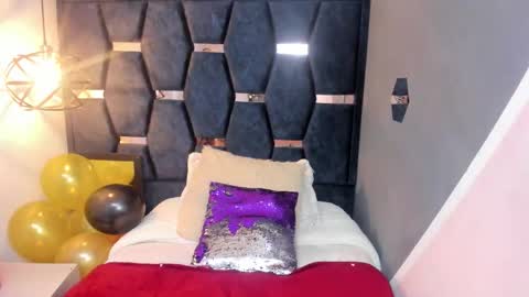 Snapshot of issa_milf__ chatting on 11-14-25, 04:06 ISSA MILF online show from 11-14-25, 04:06