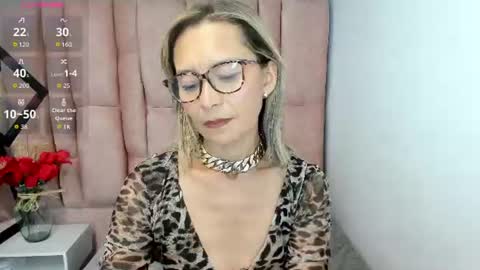 Snapshot of issa_milf__ chatting on 06-10-26, 02:05 ISSA MILF online show from 06-10-26, 02:05