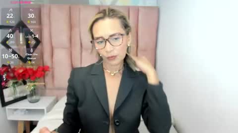 Snapshot of issa_milf__ chatting on 06-11-26, 01:20 ISSA MILF online show from 06-11-26, 01:20