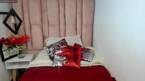 Snapshot of issa_milf__ chatting on 06-15-26, 01:57 ISSA MILF online show from 06-15-26, 01:57