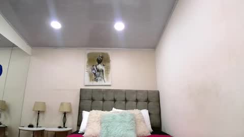 issabellajones online show from 02-25-25, 07:47