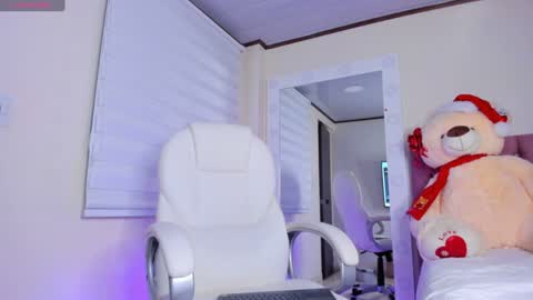 Isa  online show from 12-27-24, 08:02