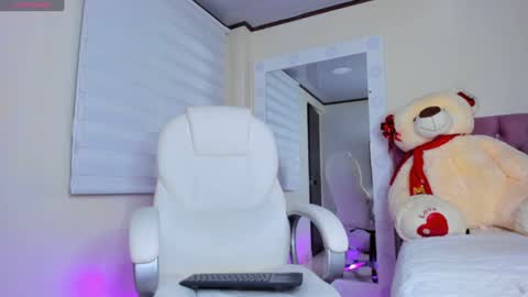 Isa  online show from 01-13-25, 05:23