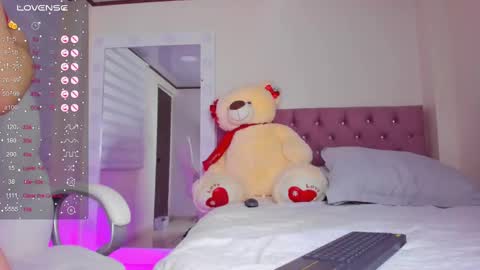 Isa  online show from 03-11-25, 06:32