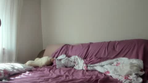 Issabelle online show from 04-23-26, 07:30