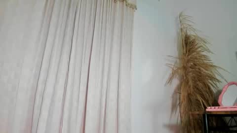  .  .   .  .   online show from 10-11-25, 01:38