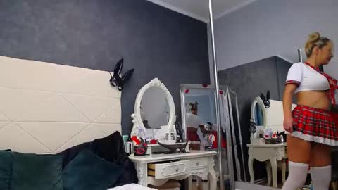 Snapshot of issasmyth chatting on 10-12-25, 06:34 IssaSmyth online show from 10-12-25, 06:34