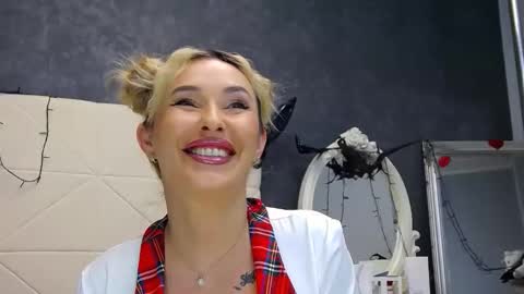 Snapshot of issasmyth chatting on 11-19-25, 07:41 IssaSmyth online show from 11-19-25, 07:41