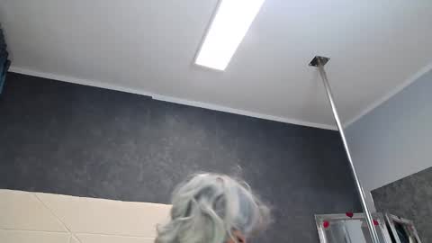 IssaSmyth online show from 04-29-26, 07:23