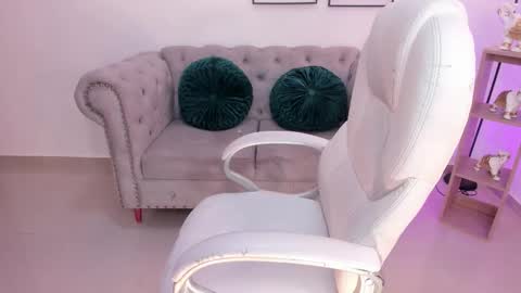 issi_loren online show from 01-11-26, 04:34