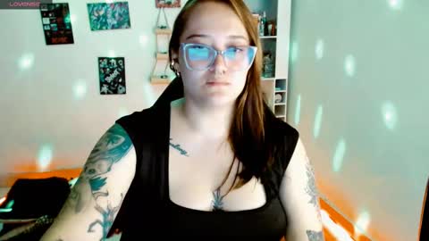 Yiz online show from 02-23-25, 07:22