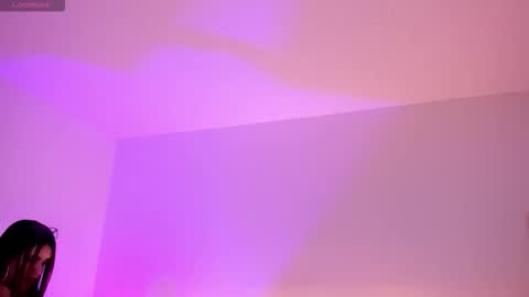 Snapshot of issis_smith chatting on 10-28-25, 03:43 issis_smith online show from 10-28-25, 03:43