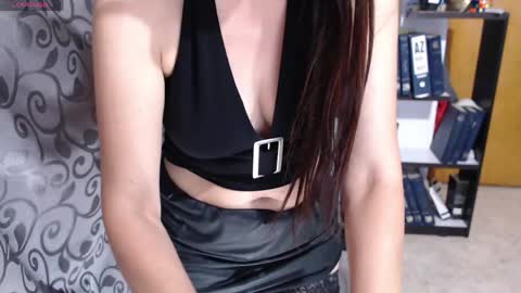 Issy online show from 04-15-26, 10:22