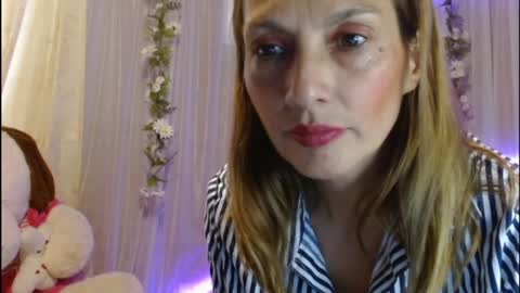 Snapshot of italagomez chatting on 01-25-25, 10:28 Itala Gomez online show from 01-25-25, 10:28