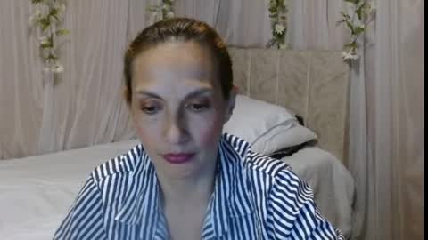 Snapshot of italagomez chatting on 02-28-25, 11:45 Itala Gomez online show from 02-28-25, 11:45