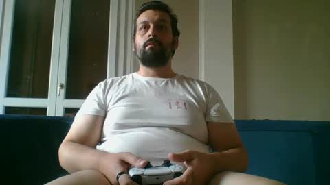 Snapshot of italianbigboy93 chatting on 10-21-25, 12:39 italianbigboy93 online show from 10-21-25, 12:39