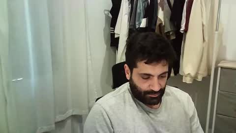 italianboybcn online show from 11-22-25, 08:46