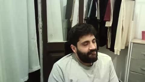 italianboybcn online show from 12-18-25, 06:58