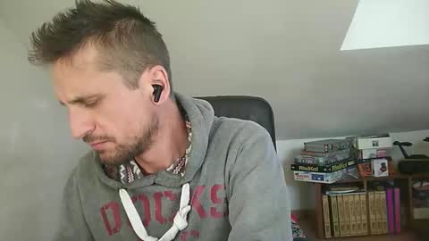 Snapshot of italiano116116 chatting on 11-26-25, 09:10 italiano116116 online show from 11-26-25, 09:10